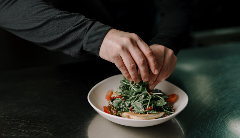 COMMIS DE CUISINE (m/w/x), 1. Bild